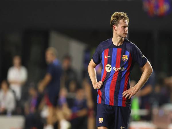 Chuyển nhượng chiều 27/7: De Jong giảm lương để ở lại Barcelona