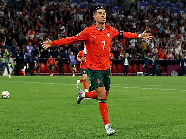 Cầu thủ thuận 2 chân Cầu thủ thuận 2 chân