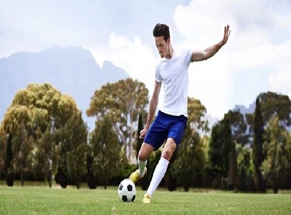 Hướng dẫn cách sút cứa lòng mạnh và ưu nhược điểm