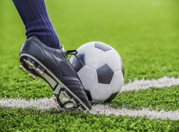 Chia sẻ cách sút úp mu mạnh và ưu nhược điểm ra sao