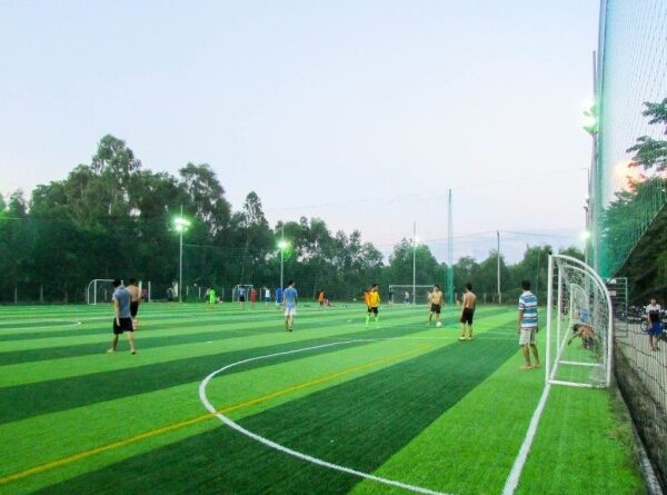 Kỹ thuật sút bóng sân cỏ nhân tạo chuẩn và hiệu quả nhất