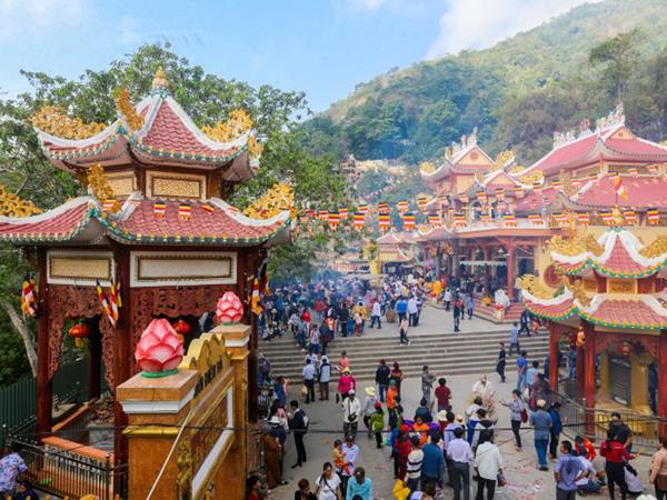 Nằm mơ thấy đi lễ đền là điềm gì, có phải điềm cát lành?